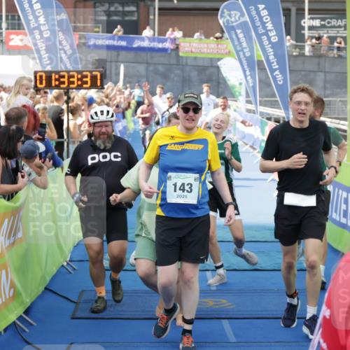 10.08.2025 - GEWOBA Citytriathlon Bremen H.Heesch http://msf.ph/oto/8549225 10.08.2025 11:37:19 Ziel 25, 29, 41, 143, 173, 203, 209, 461, 513 meine-sportfotos.de