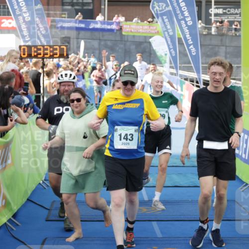 10.08.2025 - GEWOBA Citytriathlon Bremen H.Heesch http://msf.ph/oto/8549229 10.08.2025 11:37:19 Ziel 25, 29, 41, 143, 173, 203, 209, 461, 513 meine-sportfotos.de