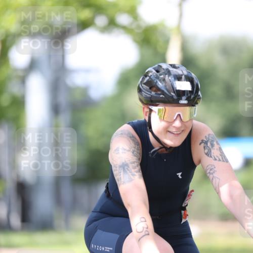 10.08.2025 - GEWOBA Citytriathlon Bremen Yannick Fuchs http://msf.ph/oto/8549233 10.08.2025 13:23:29 Radfahren 908, 925, 939, 945, 946, 954 meine-sportfotos.de