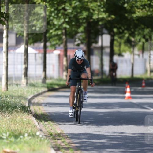 10.08.2025 - GEWOBA Citytriathlon Bremen Yannick Fuchs http://msf.ph/oto/8549235 10.08.2025 12:17:55 Radfahren 553, 560, 566, 741, 765, 794, 867, 933, 977, 1025 meine-sportfotos.de