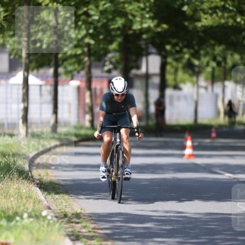 10.08.2025 - GEWOBA Citytriathlon Bremen Yannick Fuchs http://msf.ph/oto/8549239 10.08.2025 12:17:55 Radfahren 553, 560, 566, 741, 765, 794, 867, 933, 977, 1025 meine-sportfotos.de