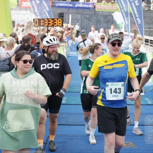 10.08.2025 - GEWOBA Citytriathlon Bremen H.Heesch http://msf.ph/oto/8549240 10.08.2025 11:37:20 Ziel 25, 29, 143, 173, 203, 209, 461, 513 meine-sportfotos.de