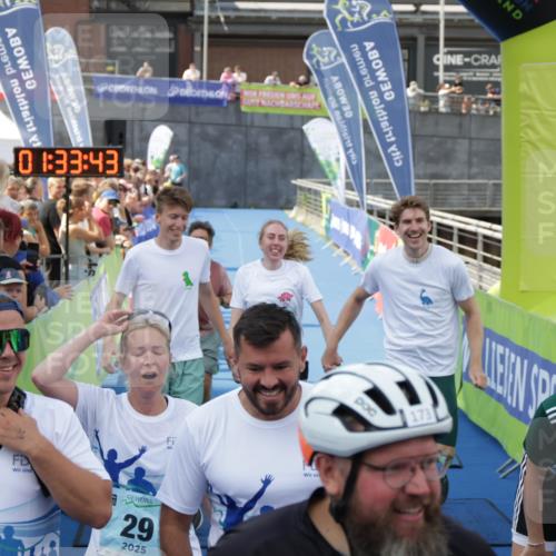 10.08.2025 - GEWOBA Citytriathlon Bremen H.Heesch http://msf.ph/oto/8549254 10.08.2025 11:37:24 Ziel 29, 173, 203, 209, 513 meine-sportfotos.de