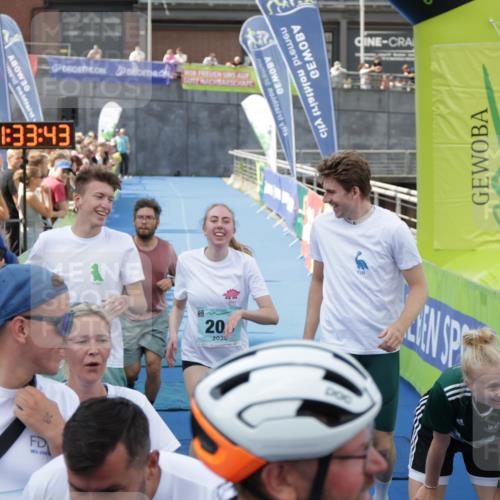 10.08.2025 - GEWOBA Citytriathlon Bremen H.Heesch http://msf.ph/oto/8549262 10.08.2025 11:37:25 Ziel 29, 173, 203, 209, 513 meine-sportfotos.de