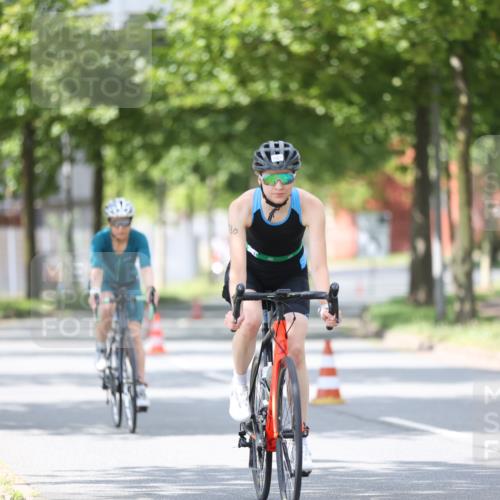 10.08.2025 - GEWOBA Citytriathlon Bremen Yannick Fuchs http://msf.ph/oto/8549264 10.08.2025 13:23:53 Radfahren 930, 965, 972 meine-sportfotos.de