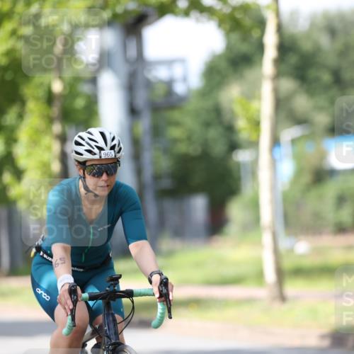 10.08.2025 - GEWOBA Citytriathlon Bremen Yannick Fuchs http://msf.ph/oto/8549274 10.08.2025 13:23:55 Radfahren 930, 965, 972 meine-sportfotos.de