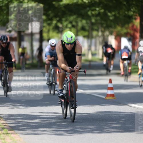 10.08.2025 - GEWOBA Citytriathlon Bremen Yannick Fuchs http://msf.ph/oto/8549278 10.08.2025 12:18:03 Radfahren 553, 560, 579, 582, 741, 765, 794, 833, 867, 933, 966, 977 meine-sportfotos.de