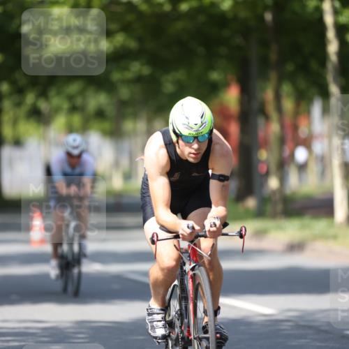 10.08.2025 - GEWOBA Citytriathlon Bremen Yannick Fuchs http://msf.ph/oto/8549287 10.08.2025 12:18:04 Radfahren 553, 560, 579, 582, 741, 765, 794, 833, 867, 933, 966, 977 meine-sportfotos.de