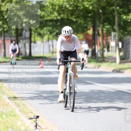 10.08.2025 - GEWOBA Citytriathlon Bremen Yannick Fuchs http://msf.ph/oto/8549299 10.08.2025 13:24:42 Radfahren 808, 928 meine-sportfotos.de