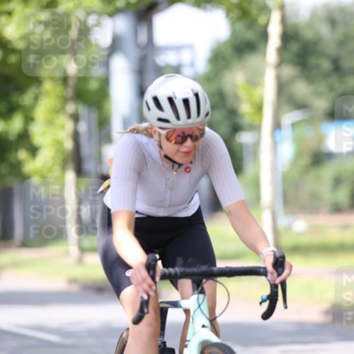 10.08.2025 - GEWOBA Citytriathlon Bremen Yannick Fuchs http://msf.ph/oto/8549304 10.08.2025 13:24:43 Radfahren 808, 928 meine-sportfotos.de