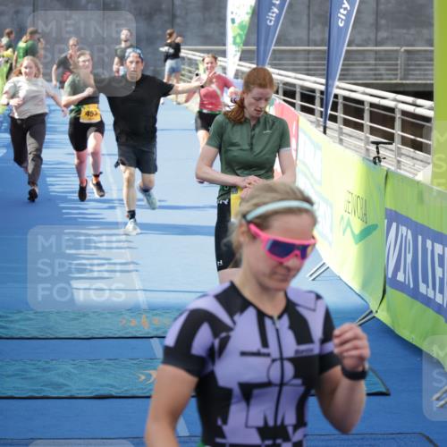 10.08.2025 - GEWOBA Citytriathlon Bremen H.Heesch http://msf.ph/oto/8549305 10.08.2025 11:37:53 Ziel 89, 237, 453, 466, 492 meine-sportfotos.de