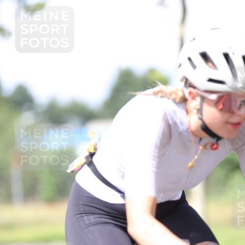 10.08.2025 - GEWOBA Citytriathlon Bremen Yannick Fuchs http://msf.ph/oto/8549308 10.08.2025 13:24:43 Radfahren 808, 928 meine-sportfotos.de