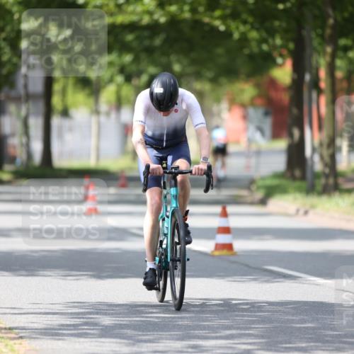 10.08.2025 - GEWOBA Citytriathlon Bremen Yannick Fuchs http://msf.ph/oto/8549311 10.08.2025 13:24:45 Radfahren 808, 928 meine-sportfotos.de