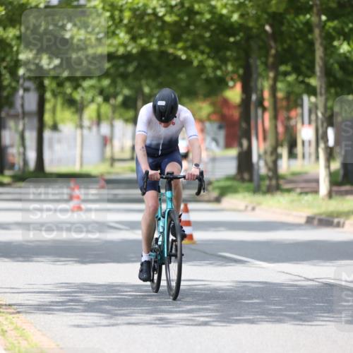 10.08.2025 - GEWOBA Citytriathlon Bremen Yannick Fuchs http://msf.ph/oto/8549314 10.08.2025 13:24:45 Radfahren 808, 928 meine-sportfotos.de