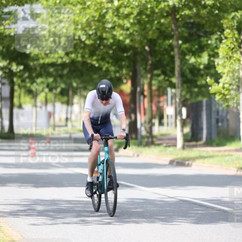 10.08.2025 - GEWOBA Citytriathlon Bremen Yannick Fuchs http://msf.ph/oto/8549316 10.08.2025 13:24:45 Radfahren 808, 928 meine-sportfotos.de