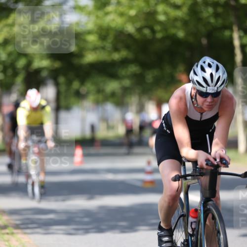 10.08.2025 - GEWOBA Citytriathlon Bremen Yannick Fuchs http://msf.ph/oto/8549318 10.08.2025 12:18:08 Radfahren 553, 579, 582, 794, 833, 867, 914, 933, 966, 977 meine-sportfotos.de