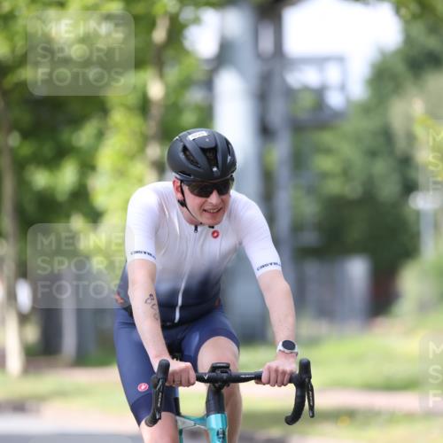10.08.2025 - GEWOBA Citytriathlon Bremen Yannick Fuchs http://msf.ph/oto/8549319 10.08.2025 13:24:46 Radfahren 808, 928, 1036 meine-sportfotos.de