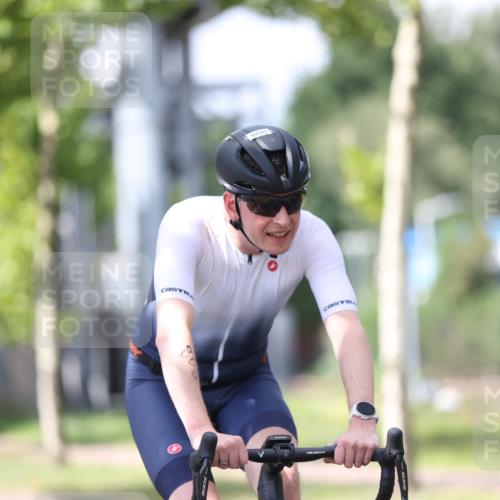10.08.2025 - GEWOBA Citytriathlon Bremen Yannick Fuchs http://msf.ph/oto/8549320 10.08.2025 13:24:46 Radfahren 808, 928, 1036 meine-sportfotos.de