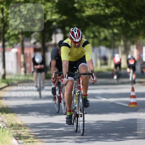10.08.2025 - GEWOBA Citytriathlon Bremen Yannick Fuchs http://msf.ph/oto/8549321 10.08.2025 12:18:09 Radfahren 553, 579, 582, 794, 833, 867, 914, 933, 966, 977 meine-sportfotos.de