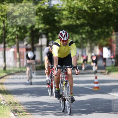 10.08.2025 - GEWOBA Citytriathlon Bremen Yannick Fuchs http://msf.ph/oto/8549323 10.08.2025 12:18:09 Radfahren 553, 579, 582, 794, 833, 867, 914, 933, 966, 977 meine-sportfotos.de