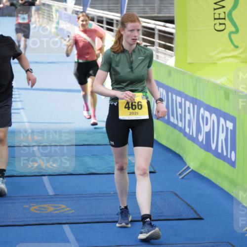 10.08.2025 - GEWOBA Citytriathlon Bremen H.Heesch http://msf.ph/oto/8549327 10.08.2025 11:37:55 Ziel 89, 237, 453, 466, 492 meine-sportfotos.de