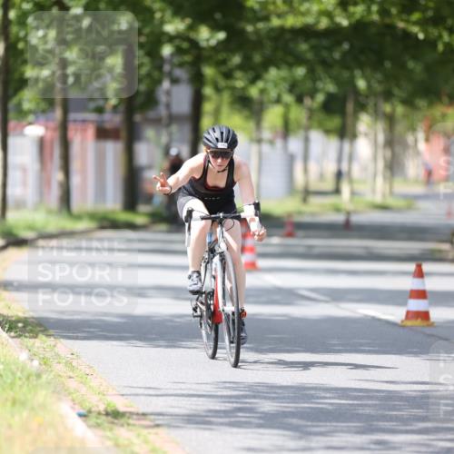 10.08.2025 - GEWOBA Citytriathlon Bremen Yannick Fuchs http://msf.ph/oto/8549329 10.08.2025 13:25:01 Radfahren 981, 1036 meine-sportfotos.de