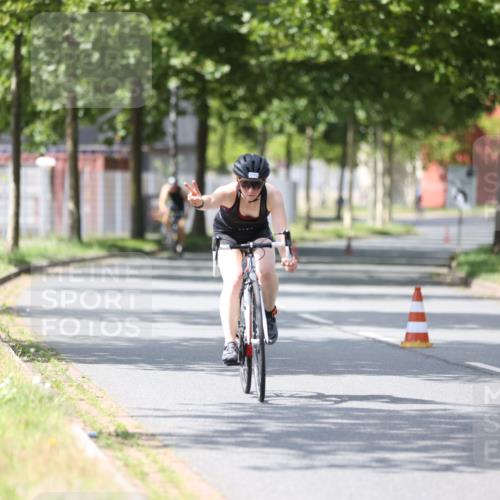 10.08.2025 - GEWOBA Citytriathlon Bremen Yannick Fuchs http://msf.ph/oto/8549331 10.08.2025 13:25:01 Radfahren 981, 1036 meine-sportfotos.de