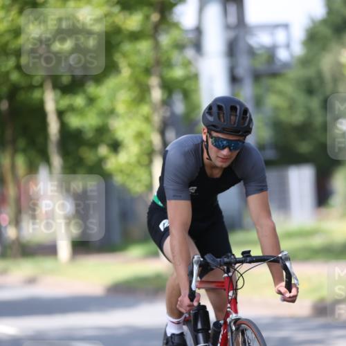 10.08.2025 - GEWOBA Citytriathlon Bremen Yannick Fuchs http://msf.ph/oto/8549332 10.08.2025 12:18:11 Radfahren 553, 579, 582, 794, 833, 867, 914, 966, 973, 977 meine-sportfotos.de