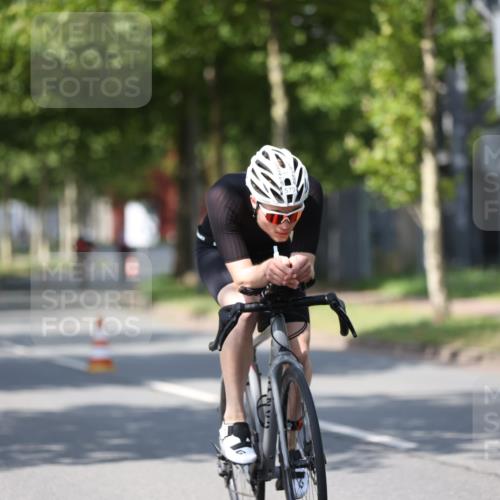 10.08.2025 - GEWOBA Citytriathlon Bremen Yannick Fuchs http://msf.ph/oto/8549336 10.08.2025 12:18:12 Radfahren 553, 579, 582, 794, 833, 867, 914, 966, 973, 977 meine-sportfotos.de