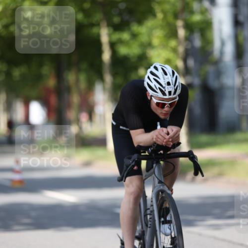 10.08.2025 - GEWOBA Citytriathlon Bremen Yannick Fuchs http://msf.ph/oto/8549337 10.08.2025 12:18:12 Radfahren 553, 579, 582, 794, 833, 867, 914, 966, 973, 977 meine-sportfotos.de