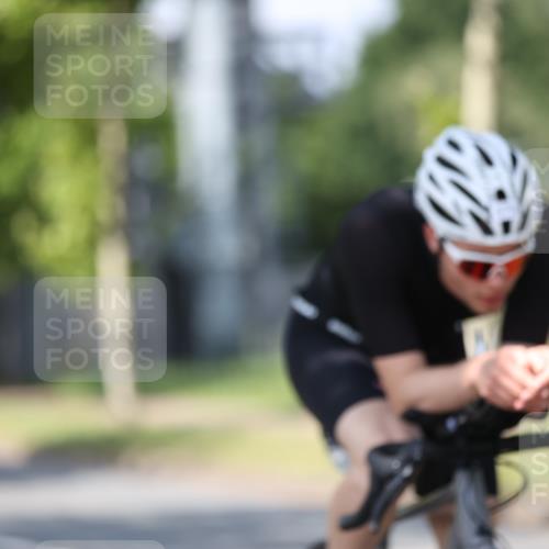 10.08.2025 - GEWOBA Citytriathlon Bremen Yannick Fuchs http://msf.ph/oto/8549341 10.08.2025 12:18:12 Radfahren 553, 579, 582, 794, 833, 867, 914, 966, 973, 977 meine-sportfotos.de