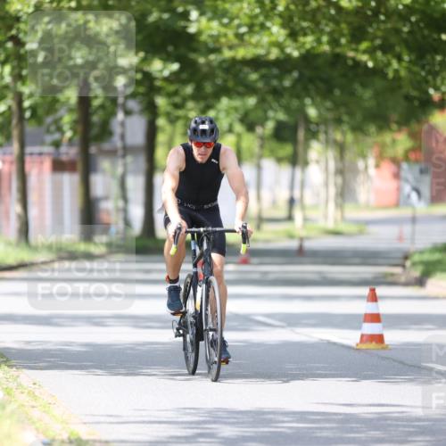 10.08.2025 - GEWOBA Citytriathlon Bremen Yannick Fuchs http://msf.ph/oto/8549346 10.08.2025 13:25:07 Radfahren 981, 1036 meine-sportfotos.de