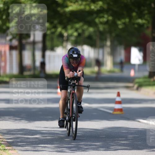 10.08.2025 - GEWOBA Citytriathlon Bremen Yannick Fuchs http://msf.ph/oto/8549347 10.08.2025 12:18:16 Radfahren 553, 579, 582, 637, 763, 794, 833, 867, 914, 966, 973, 977 meine-sportfotos.de