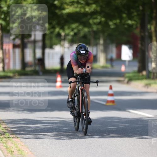 10.08.2025 - GEWOBA Citytriathlon Bremen Yannick Fuchs http://msf.ph/oto/8549349 10.08.2025 12:18:16 Radfahren 553, 579, 582, 637, 763, 794, 833, 867, 914, 966, 973, 977 meine-sportfotos.de