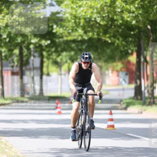 10.08.2025 - GEWOBA Citytriathlon Bremen Yannick Fuchs http://msf.ph/oto/8549353 10.08.2025 13:25:07 Radfahren 981, 1036 meine-sportfotos.de