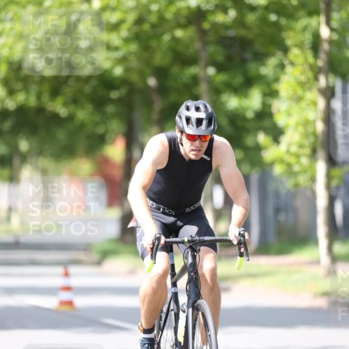 10.08.2025 - GEWOBA Citytriathlon Bremen Yannick Fuchs http://msf.ph/oto/8549355 10.08.2025 13:25:08 Radfahren 981, 1036 meine-sportfotos.de