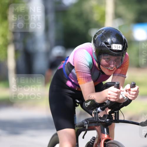 10.08.2025 - GEWOBA Citytriathlon Bremen Yannick Fuchs http://msf.ph/oto/8549357 10.08.2025 12:18:17 Radfahren 553, 579, 582, 637, 680, 763, 794, 833, 914, 966, 973, 977 meine-sportfotos.de
