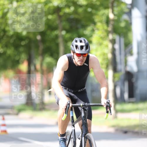 10.08.2025 - GEWOBA Citytriathlon Bremen Yannick Fuchs http://msf.ph/oto/8549358 10.08.2025 13:25:08 Radfahren 981, 1036 meine-sportfotos.de