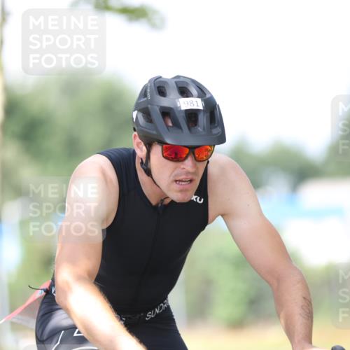 10.08.2025 - GEWOBA Citytriathlon Bremen Yannick Fuchs http://msf.ph/oto/8549366 10.08.2025 13:25:09 Radfahren 981, 1036 meine-sportfotos.de