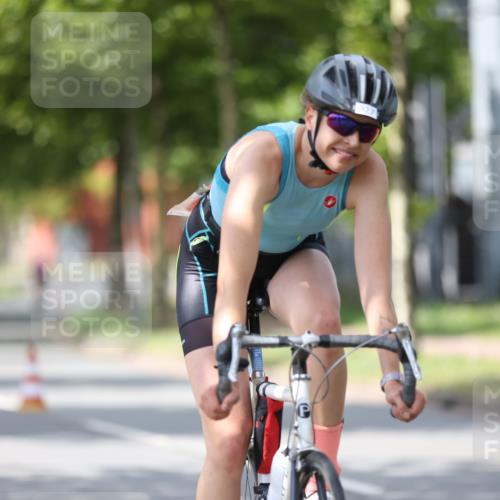 10.08.2025 - GEWOBA Citytriathlon Bremen Yannick Fuchs http://msf.ph/oto/8549370 10.08.2025 13:25:34 Radfahren 927 meine-sportfotos.de