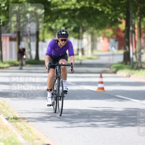 10.08.2025 - GEWOBA Citytriathlon Bremen Yannick Fuchs http://msf.ph/oto/8549381 10.08.2025 13:26:23 Radfahren 918, 948 meine-sportfotos.de