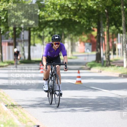 10.08.2025 - GEWOBA Citytriathlon Bremen Yannick Fuchs http://msf.ph/oto/8549383 10.08.2025 13:26:23 Radfahren 918, 948 meine-sportfotos.de