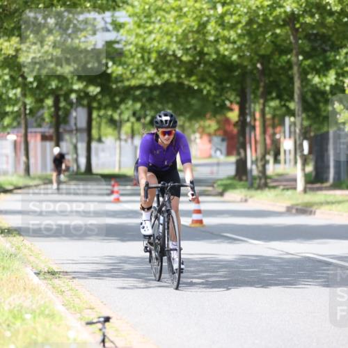 10.08.2025 - GEWOBA Citytriathlon Bremen Yannick Fuchs http://msf.ph/oto/8549386 10.08.2025 13:26:24 Radfahren 918, 948 meine-sportfotos.de
