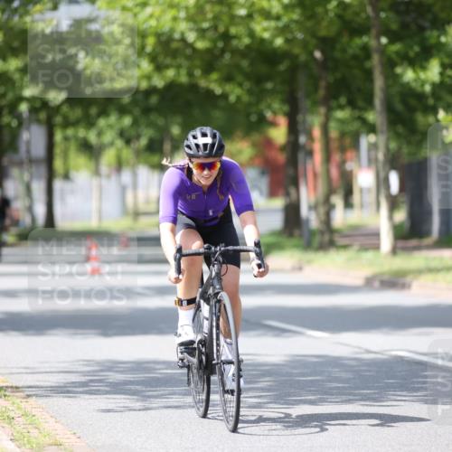 10.08.2025 - GEWOBA Citytriathlon Bremen Yannick Fuchs http://msf.ph/oto/8549388 10.08.2025 13:26:24 Radfahren 918, 948 meine-sportfotos.de