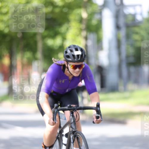 10.08.2025 - GEWOBA Citytriathlon Bremen Yannick Fuchs http://msf.ph/oto/8549390 10.08.2025 13:26:24 Radfahren 918, 948 meine-sportfotos.de
