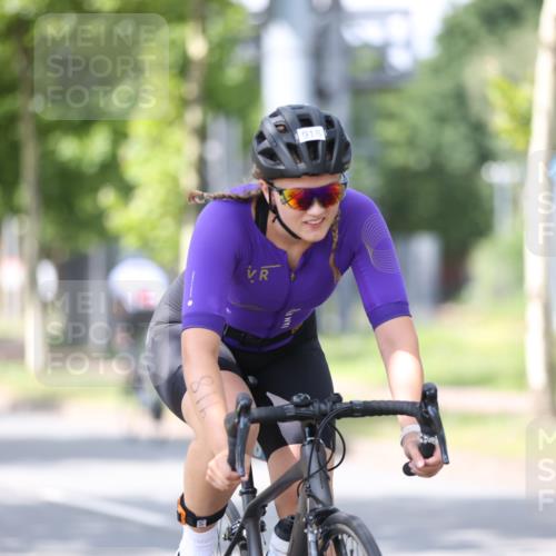 10.08.2025 - GEWOBA Citytriathlon Bremen Yannick Fuchs http://msf.ph/oto/8549391 10.08.2025 13:26:25 Radfahren 918, 948 meine-sportfotos.de