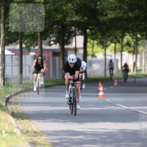 10.08.2025 - GEWOBA Citytriathlon Bremen Yannick Fuchs http://msf.ph/oto/8549400 10.08.2025 12:18:30 Radfahren 584, 637, 642, 652, 678, 680, 759, 763, 781, 855, 914, 919, 973, 1015, 1029 meine-sportfotos.de