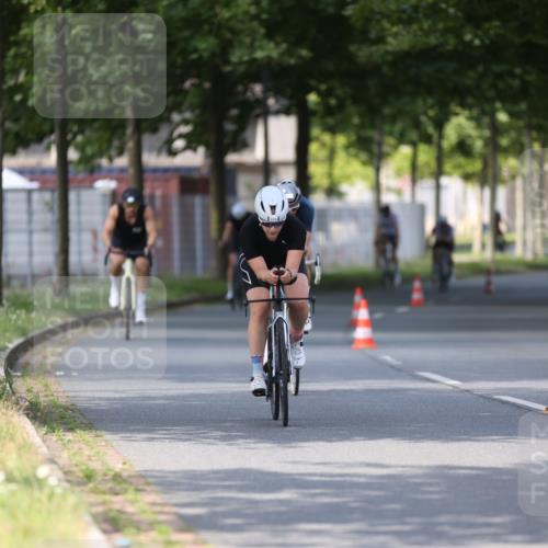 10.08.2025 - GEWOBA Citytriathlon Bremen Yannick Fuchs http://msf.ph/oto/8549402 10.08.2025 12:18:30 Radfahren 584, 637, 642, 652, 678, 680, 759, 763, 781, 855, 914, 919, 973, 1015, 1029 meine-sportfotos.de