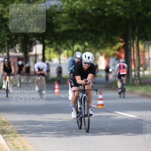 10.08.2025 - GEWOBA Citytriathlon Bremen Yannick Fuchs http://msf.ph/oto/8549404 10.08.2025 12:18:31 Radfahren 584, 637, 642, 652, 678, 680, 759, 763, 781, 855, 914, 919, 973, 1015, 1029 meine-sportfotos.de