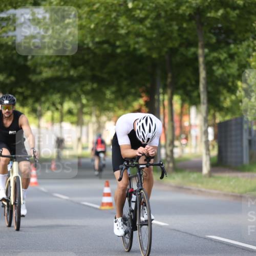 10.08.2025 - GEWOBA Citytriathlon Bremen Yannick Fuchs http://msf.ph/oto/8549417 10.08.2025 12:18:33 Radfahren 584, 637, 642, 652, 678, 680, 759, 763, 781, 855, 919, 973, 1015, 1029 meine-sportfotos.de